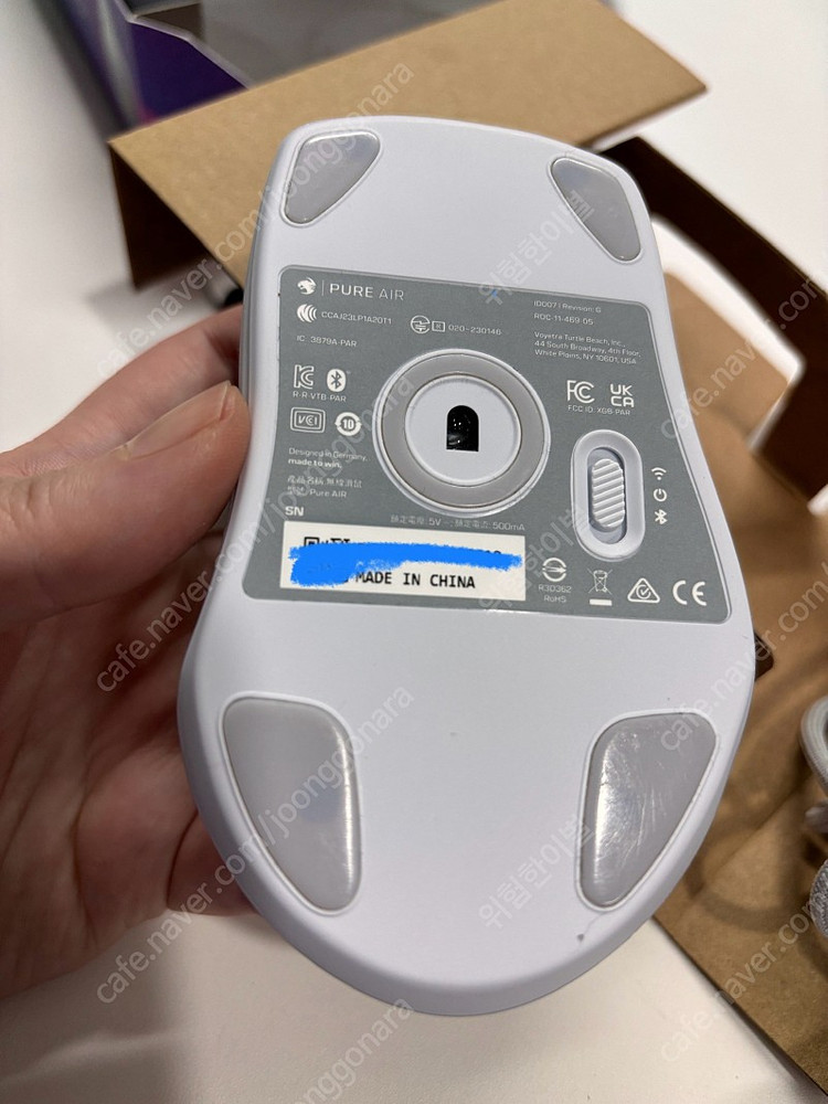 로캣 퓨어 에어 Pure Air White 무선 게이밍 마우스 이미지