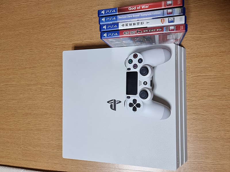 Ps4 pro 1tb (Cuh 7218b) 팝니다. 타이틀 포함. 이미지
