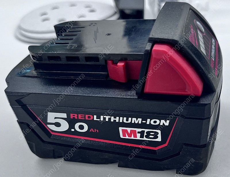 밀워키 충전 원형 샌딩기 M18 BOS125 베어툴 + 배터리 (케이스X) 팝니다.--1