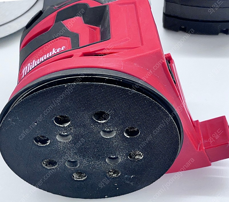 밀워키 충전 원형 샌딩기 M18 BOS125 베어툴 + 배터리 (케이스X) 팝니다.--2