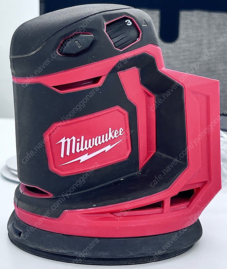 밀워키 충전 원형 샌딩기 M18 BOS125 베어툴 + 배터리 (케이스X) 팝니다.--7