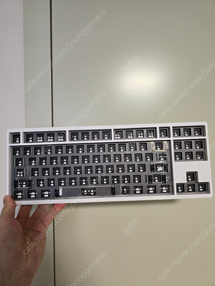 라이트 타이거 80 화이트 빌드작 판매합니다. -스위치, 키캡 선택 가능. 이미지