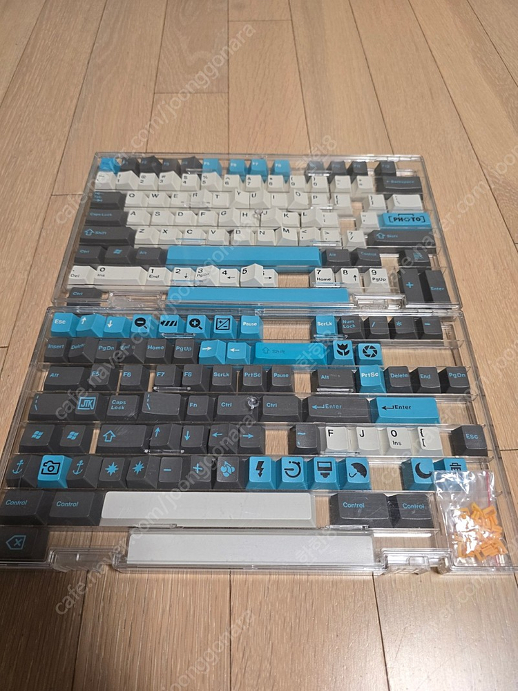 라이트 타이거 80 화이트 빌드작 판매합니다. -스위치, 키캡 선택 가능. 이미지