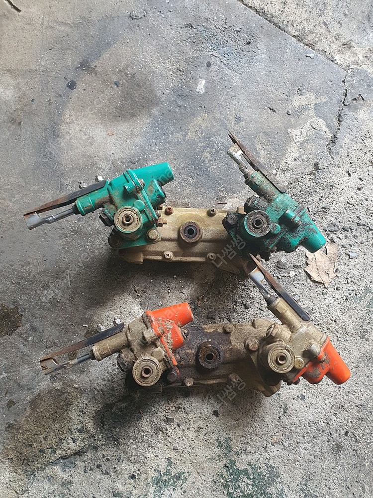 이앙기식부암팝니다 1개격 좌우 총4개 1개가격입니다 사진 참조 하세요 이미지