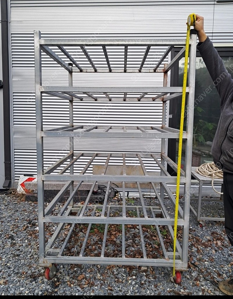 바퀴달린 선반 이미지