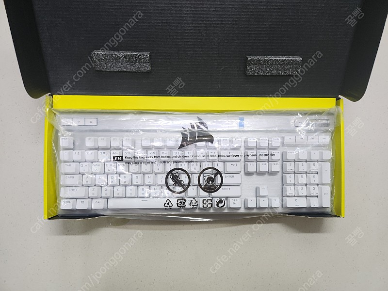 K70 RGB PRO OPX 화이트 키보드 팝니다 이미지