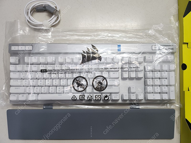 K70 RGB PRO OPX 화이트 키보드 팝니다 이미지