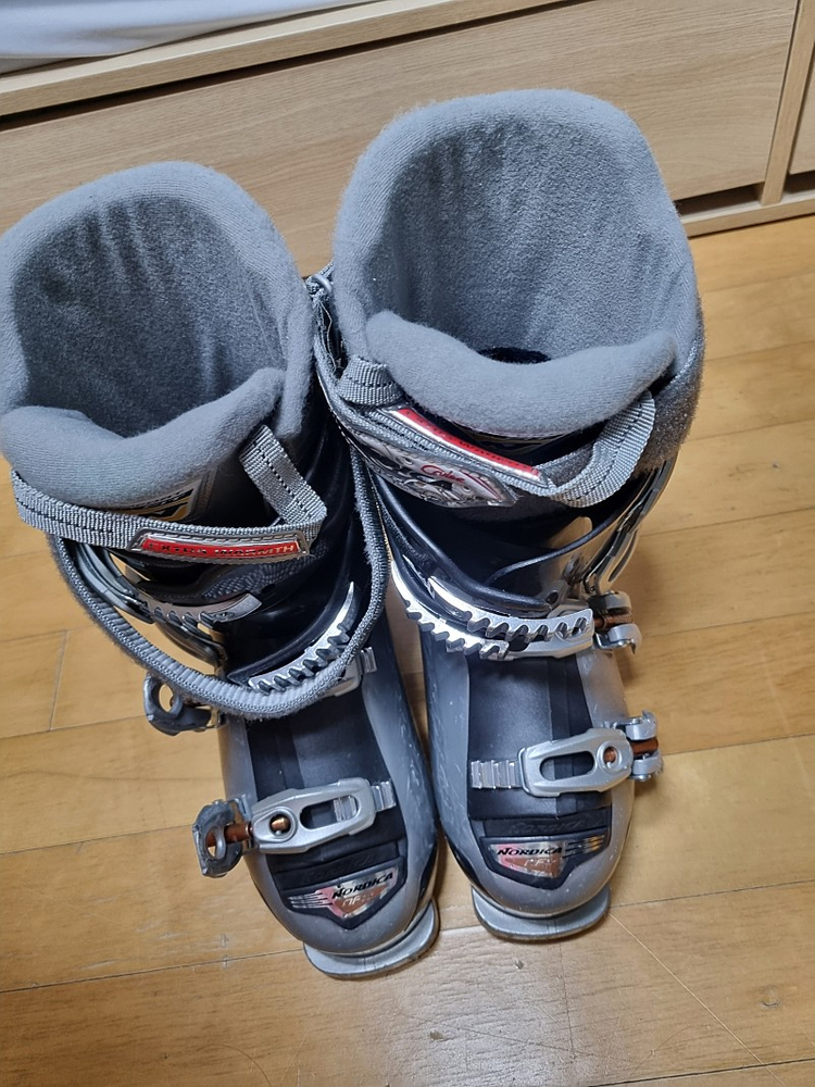 노르디카 크루즈 스키부츠 245 이미지