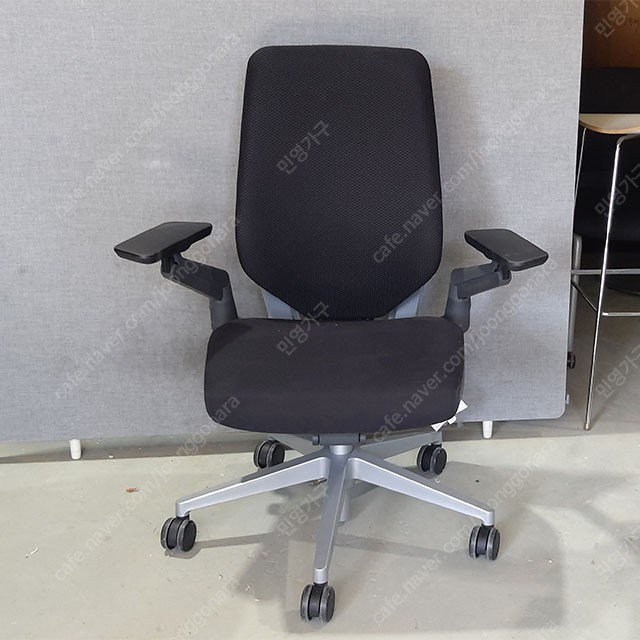 명품 steelcase chair 스틸케이스 사무용 의자 제스쳐 레쓰비 씽크 이미지
