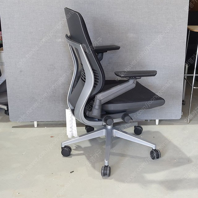 명품 steelcase chair 스틸케이스 사무용 의자 제스쳐 레쓰비 씽크 이미지
