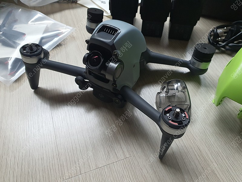 DJI FPV 콤보 + 플라이모어 킷 + 전용가방 총 90만원에 팝니다