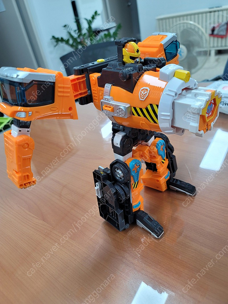 카봇 앵그리퍼프 쥬라기캅스 쥬피노캅스 팝니다. 이미지