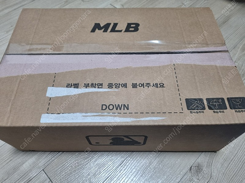 MLB 나일론 바시티자켓 팝니다. 이미지
