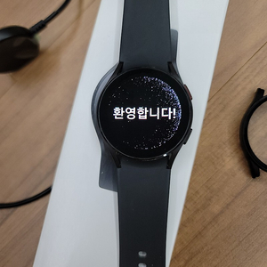 갤럭시 워치4 40mm 블랙 판매합니다.
