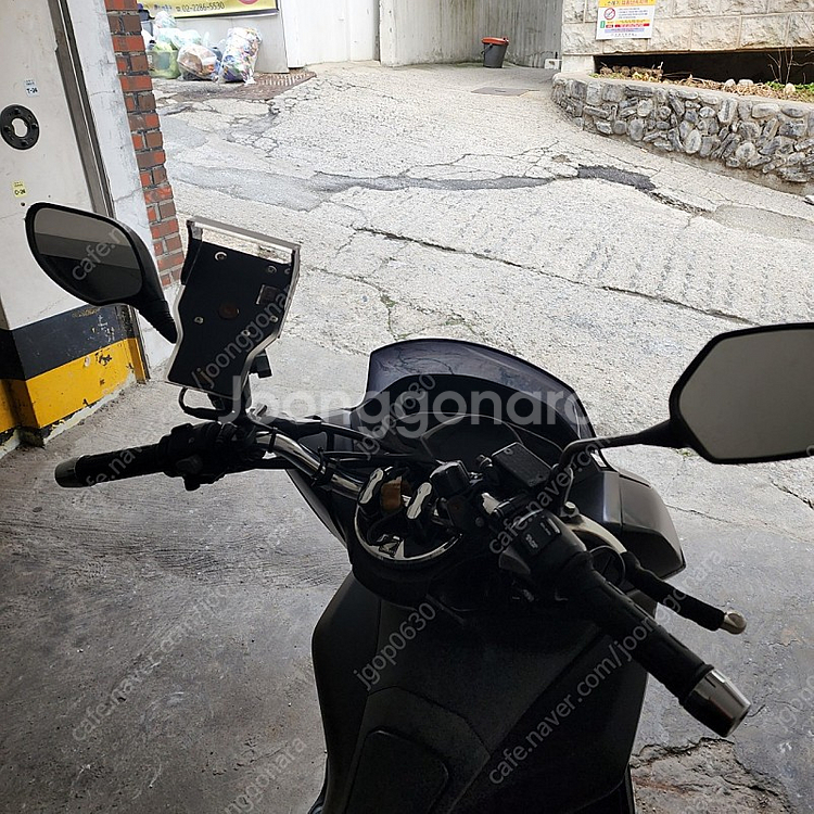 20년식 pcx125팝니다.--5