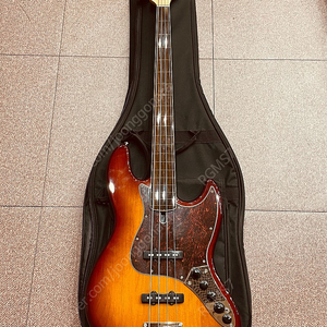 Sire v7 Fretless Bass Guitar