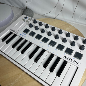 아투리아 미니랩 MK2 Arturia MINILAB mk ll (화이트) 판매합니다.