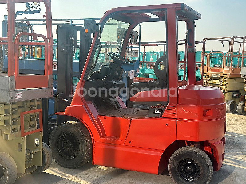 도요타 2.5톤 전동지게차 도색해 깔끔한 외관 ! ★무이자할부★도 되요!!!!--0