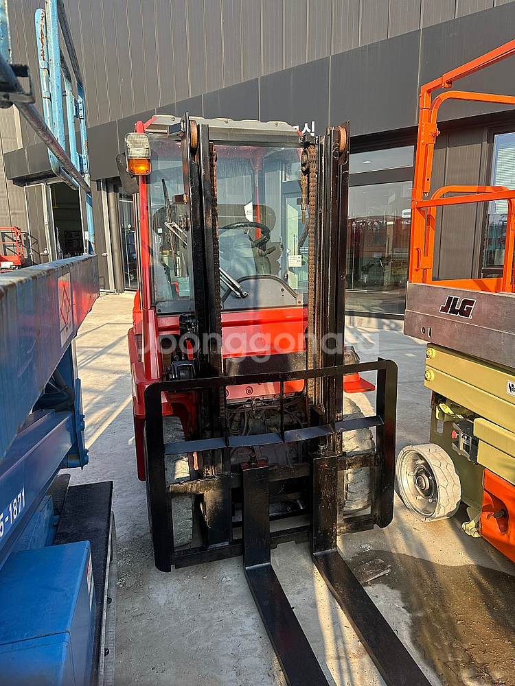 도요타 2.5톤 전동지게차 도색해 깔끔한 외관 ! ★무이자할부★도 되요!!!!--6