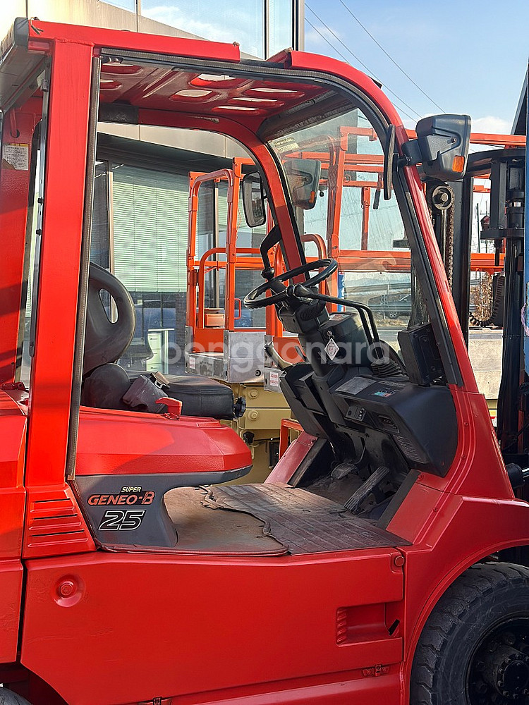 도요타 2.5톤 전동지게차 도색해 깔끔한 외관 ! ★무이자할부★도 되요!!!!--7