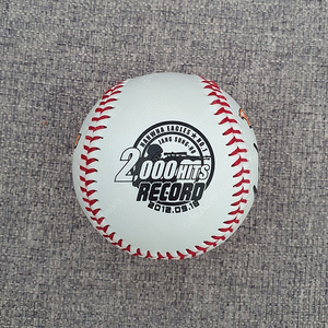 2012년 장성호 2000안타 기념구 싸인볼, 야구공