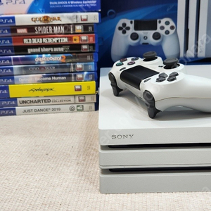 ps4 pro 1tb white 구성품 전부 다드립니다.(네고불가)