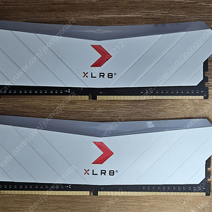 PNY XLR8 DDR4-3600 Gaming 화이트 패키지 (16G) 8G*2 XMP RAM 판매합니다.