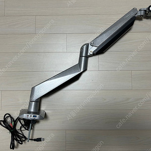 록텍 가스 쇼바 모니터암 (대형모니터 사용) Loctek Monitor Arm