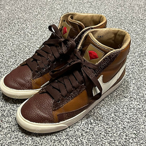 나이키 블레이저 하이 빈티지 레더 (Nike Blazer Hi VNTG NRG) 판매합니다 (250, US7, EUR 240)