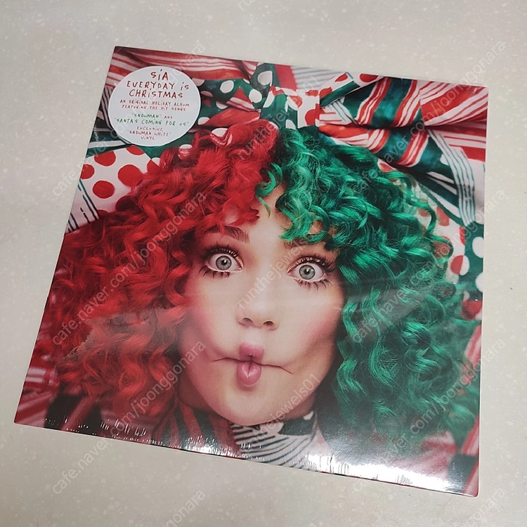 Sia (시아) - Everyday Is Christmas (Snowman White Colored Vinyl) 이미지