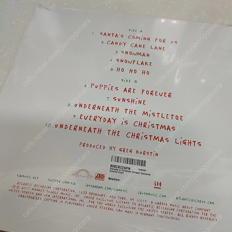 Sia (시아) - Everyday Is Christmas (Snowman White Colored Vinyl) 이미지
