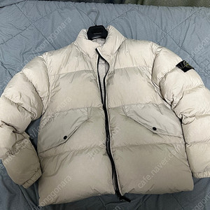 23FW 스톤아일랜드 크링클랩스 패딩 아이보리 L사이즈 백화점 구매 실착2시간 풀구성 싸게 판매합니다! 가격최대인하!