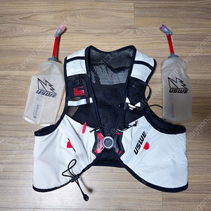 USWE Pace 8 hydration Vest L (트레일러닝 베스트) 17온스(약 482ml) 2개 플라스크 포함 판매합니다.