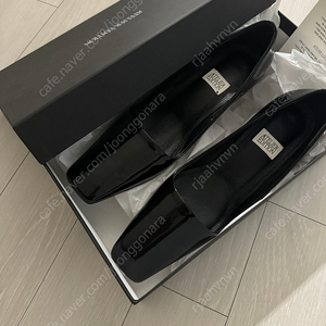 아뜰리에 에디션 Square Toe Shoes (Black)