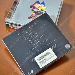 [한정판] Coldplay (콜드플레이) 6집 - Ghost Stories (Deluxe Edition) 3 Bonus Track - 미개봉 7만원 (무료배송) - 러브버튼 (내