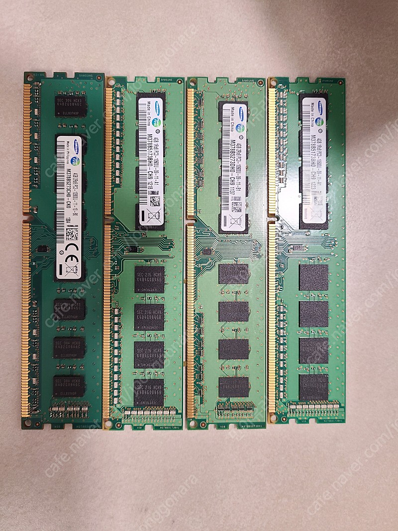 삼성 메모리 데스크탑용 DDR3 PC3-10600 3개, 12800 1개. 각 4GB, 총 16GB