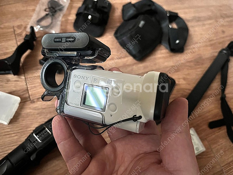 액션캠 FDR-X3000 팝니다. ( 헬멧 마운트 포함...--3