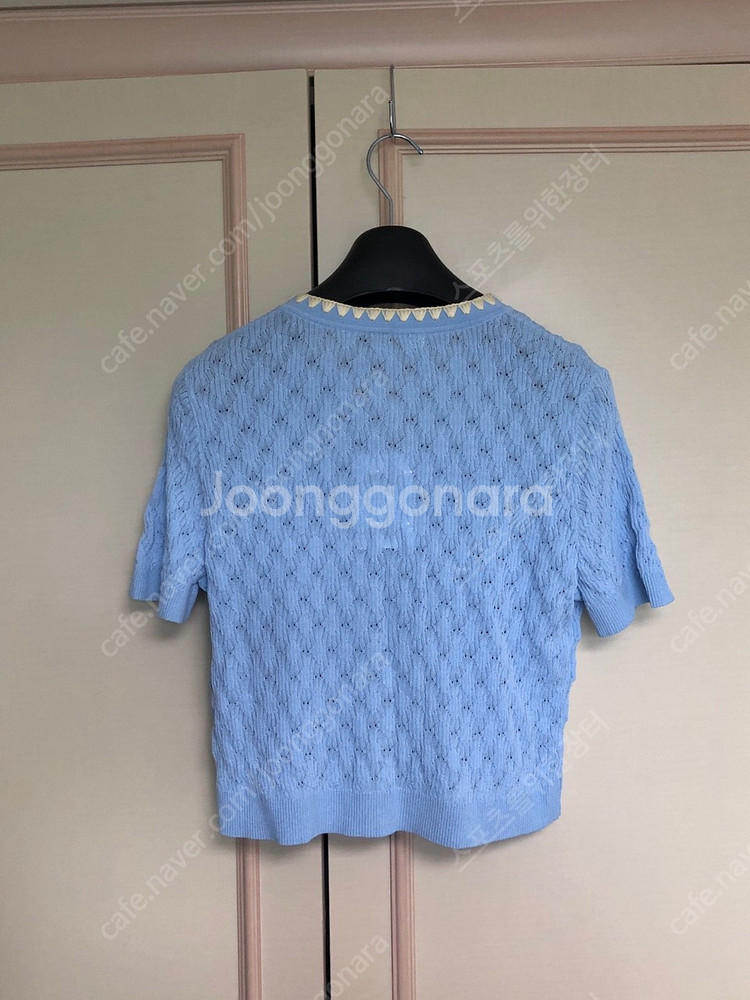 온앤온 배색자수크롭가디건 새제품 (55사이즈) 팝니다.--2