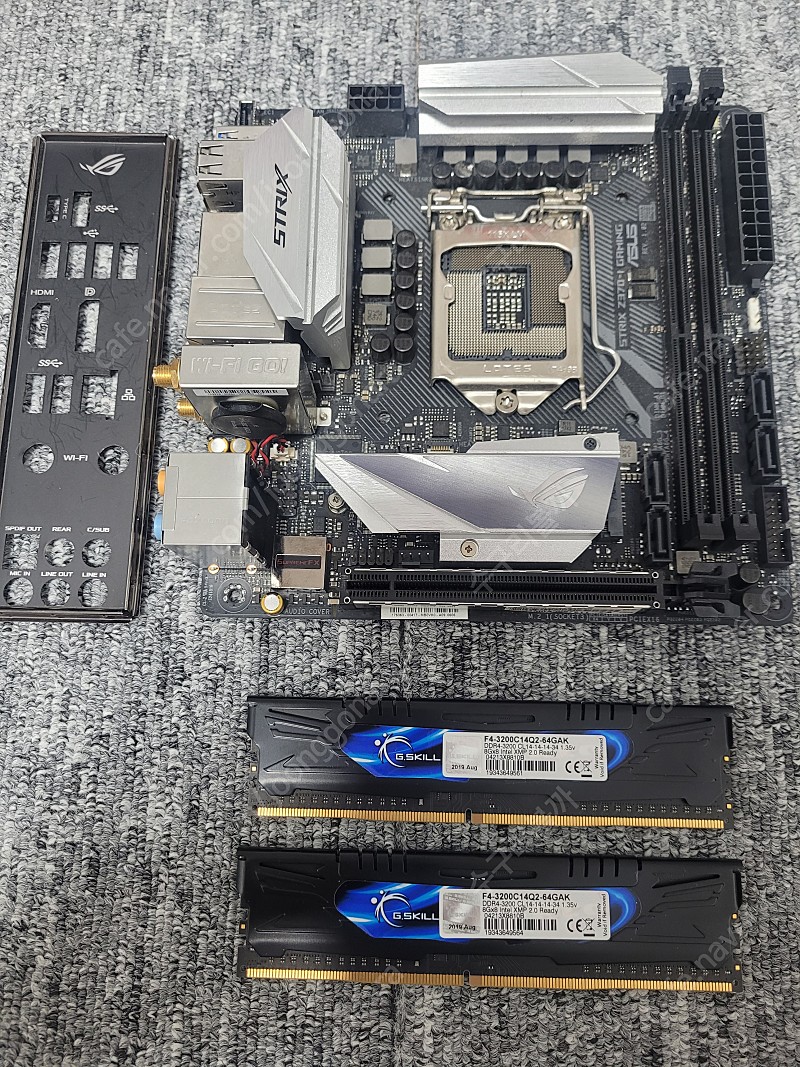 asus z370i strix itx 보드 팝니다.