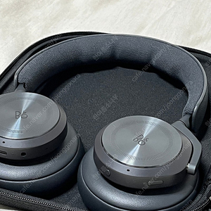 뱅앤올룹슨 베오플레이 HX (Beoplay HX) Black 블루투스 무선 헤드폰 판매합니다.