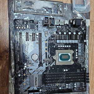 QQLS(9980HK ES) cpu + ASROCK Z370M PRO4 팝니다.