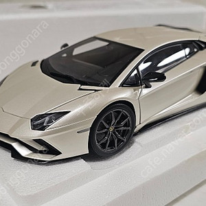 1:18 Autoart Lamborghini 펄화이트 / 아벤S, 디아블로 급매합니다