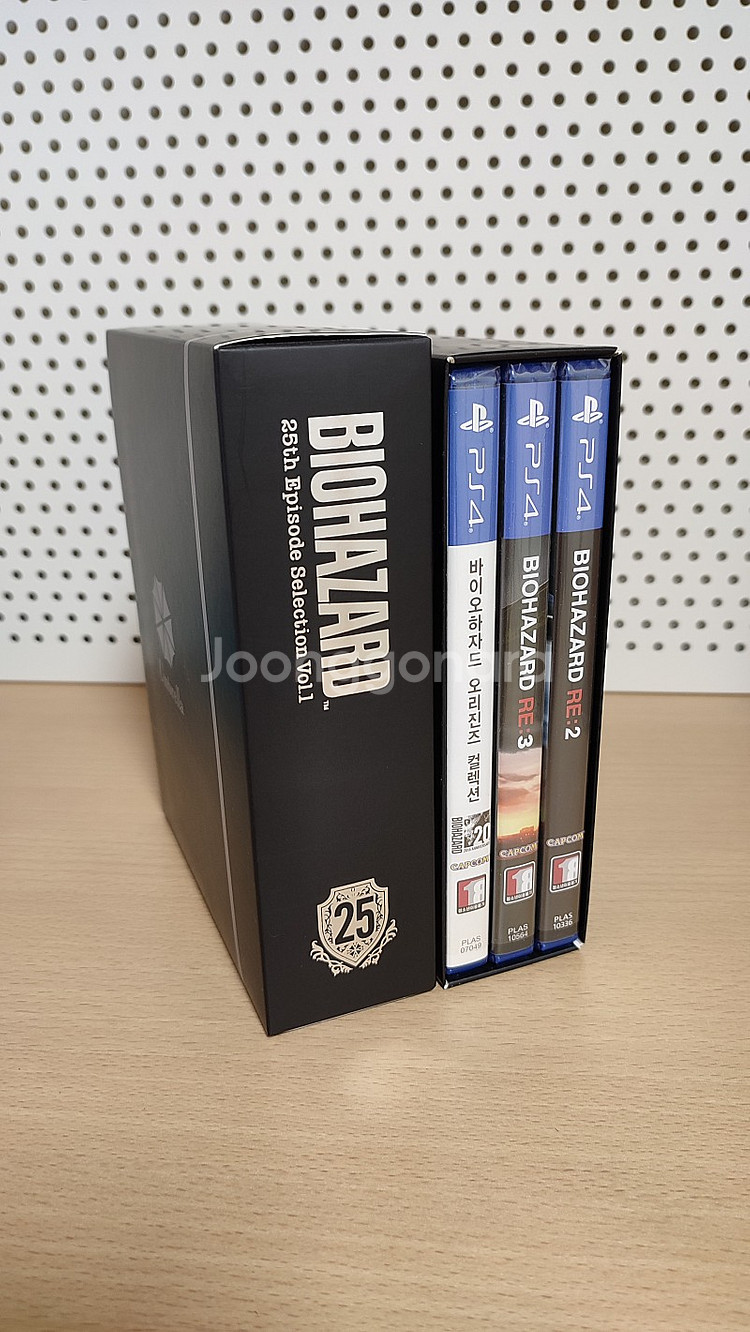 PS4 바이오하자드 25주년 셀렉션 VOL.1 팝니다.--4