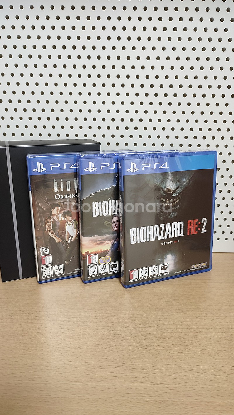 PS4 바이오하자드 25주년 셀렉션 VOL.1 팝니다.--5
