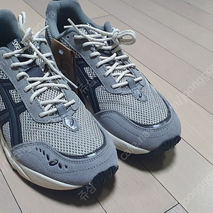 아식스 젤1090v2 OysterGrey/ClayGrey 275 팝니다.(1203A224-020)