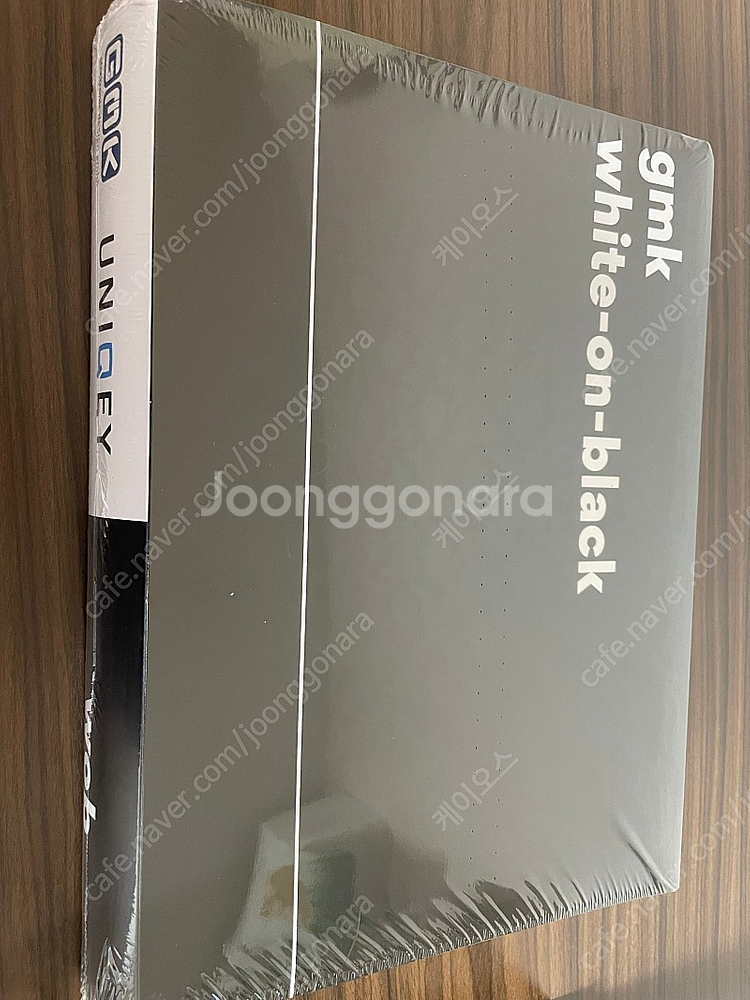 gmk white on black base and cu...--1