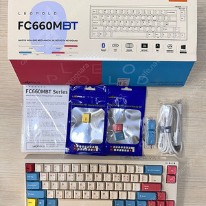 레오폴드 FC660MBT PD 코랄블루 한글 / 흑측(리니어) + 악세사리 키캡(3개) 팝니다.