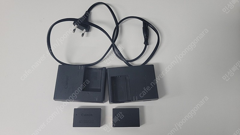 캐논 DSLR 750D 렌즈2개 세로그립 배터리2개 가방--3