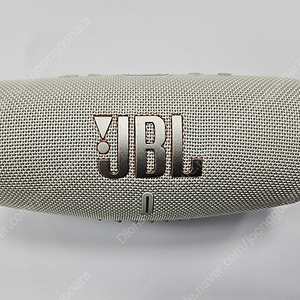 jbl charge5 팝니다. 정품 박스 포함.