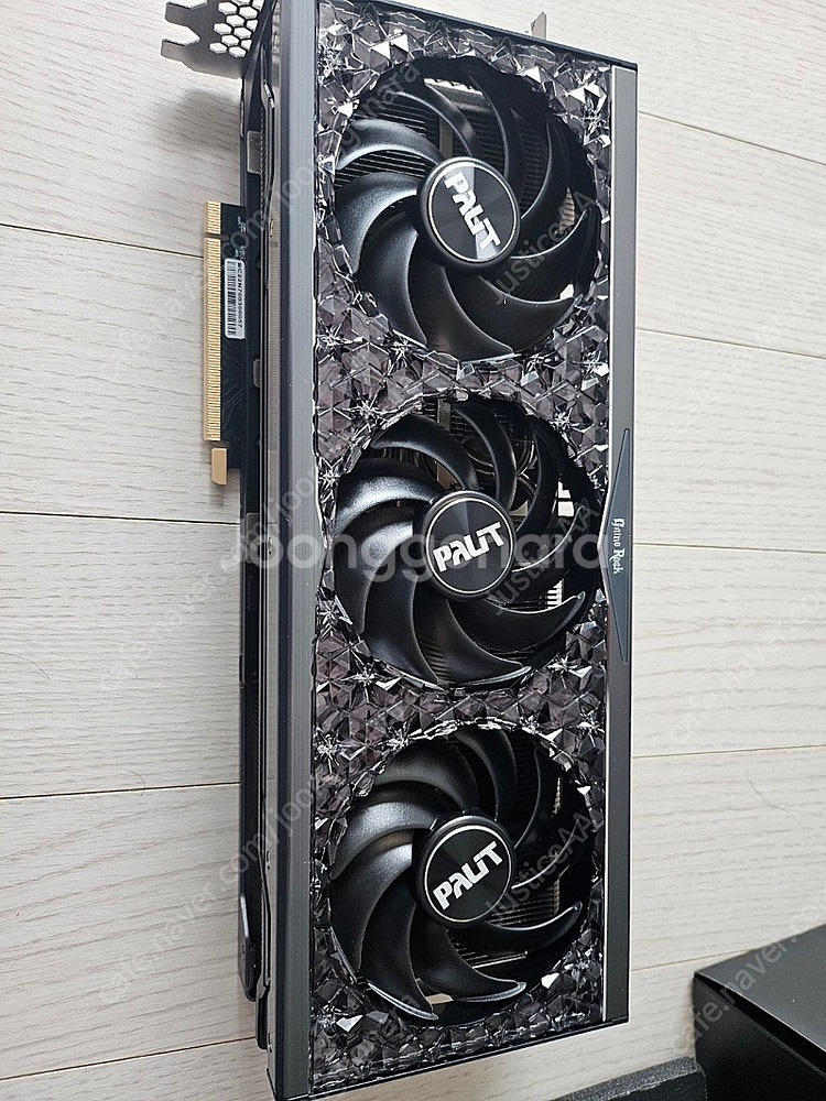 이엠텍 지포스 RTX 4090 GAMEROCK OC D6X 24GB 팝니다.--3